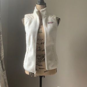 SOLDFuzzy white vineyard vines vest 💞